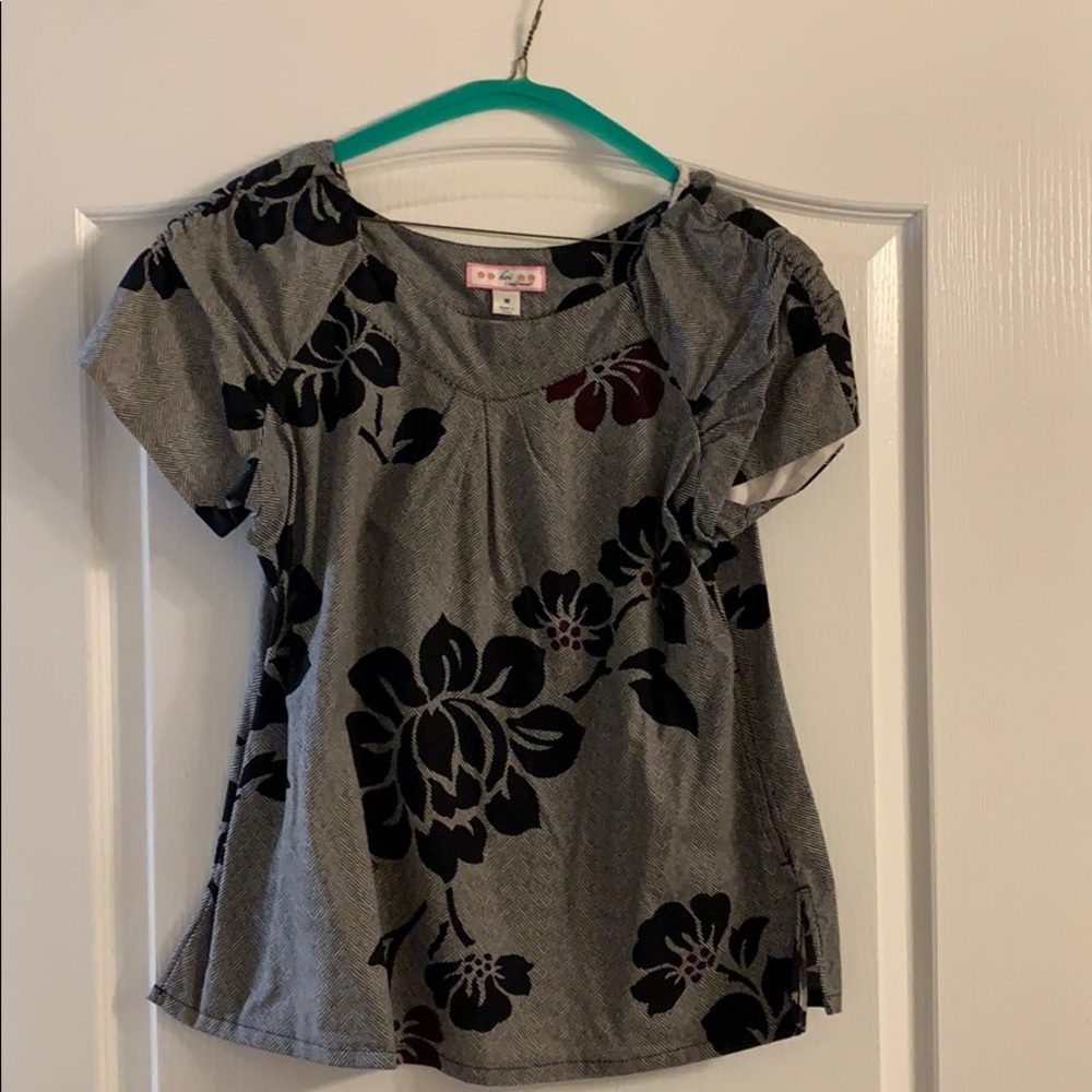 Koi Gray and Black Floral Scrub Top